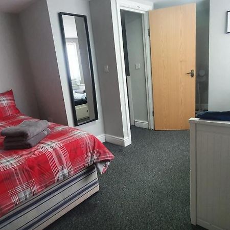 1 Bedroom Flat, Sleeps Up To 5Ppl, City Center Cardiff Esterno foto