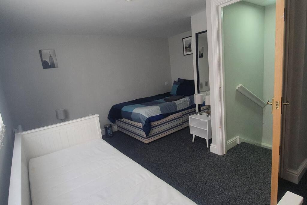 1 Bedroom Flat, Sleeps Up To 5Ppl, City Center Cardiff Esterno foto