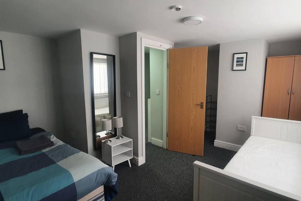 1 Bedroom Flat, Sleeps Up To 5Ppl, City Center Cardiff Esterno foto